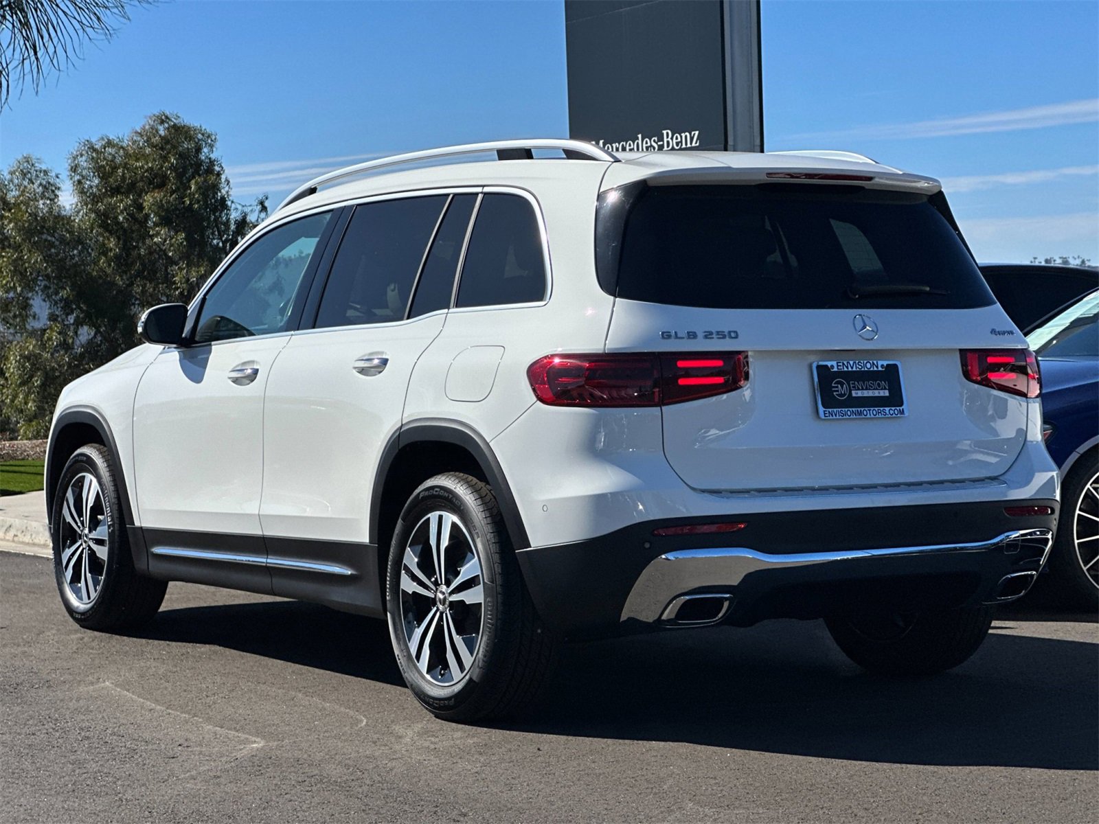 New 2025 Mercedes-Benz GLB 250 4MATIC image 5