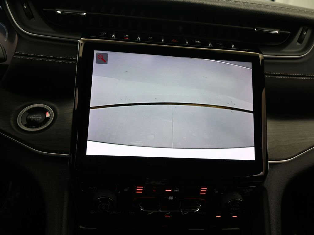 Used 2024 Jeep Grand Cherokee Limited RWD image 23