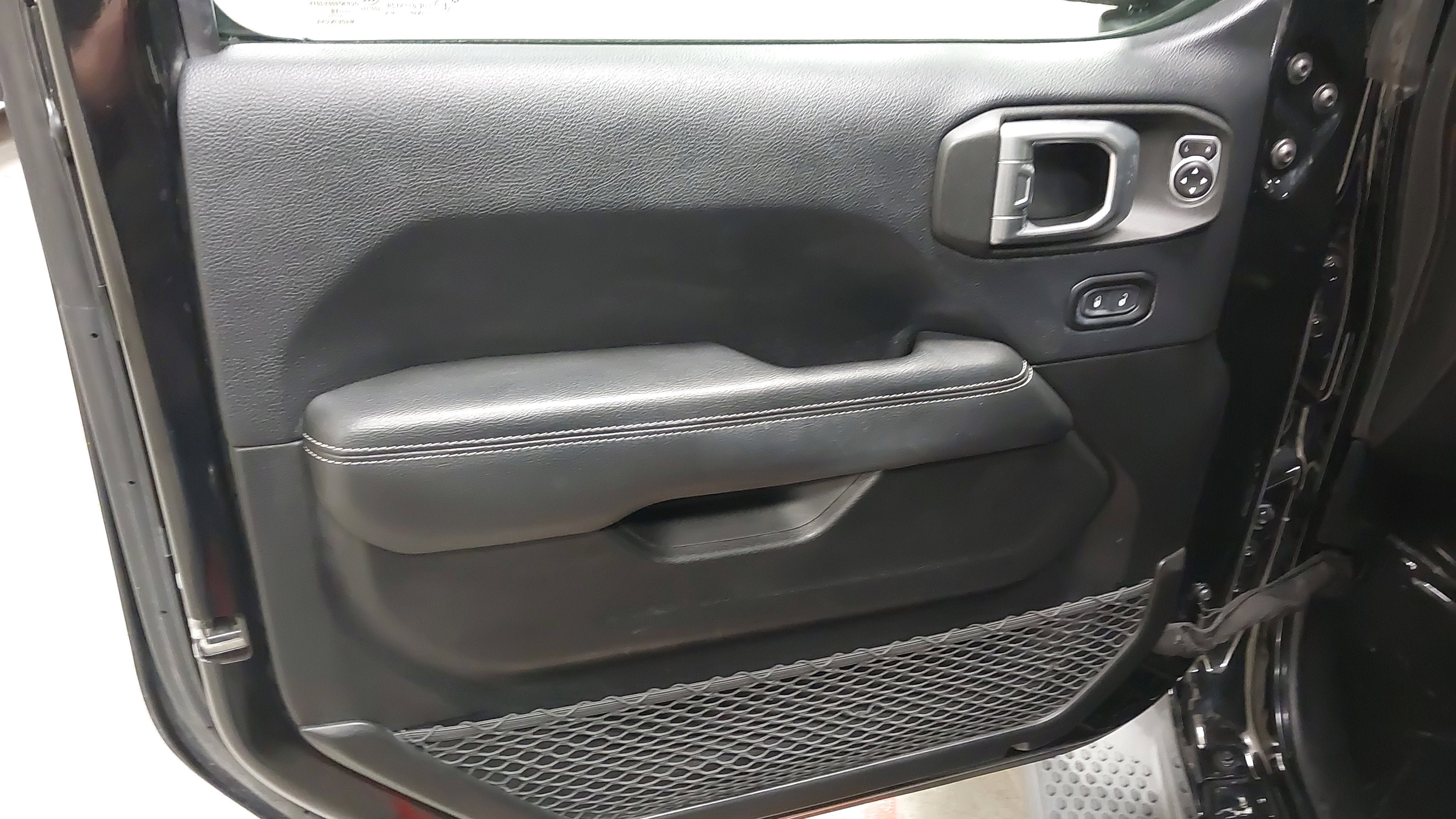 Used 2019 Jeep Wrangler Unlimited Sahara w/ Safety Group AWD/4WD image 24
