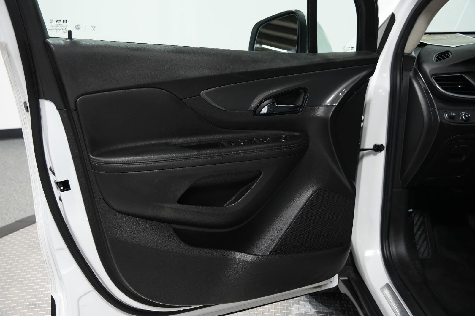 Used 2020 Buick Encore Preferred image 22