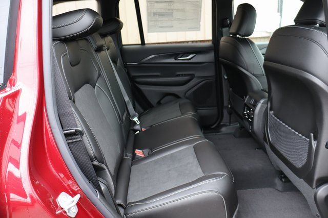 New 2025 Jeep Grand Cherokee Altitude image 39