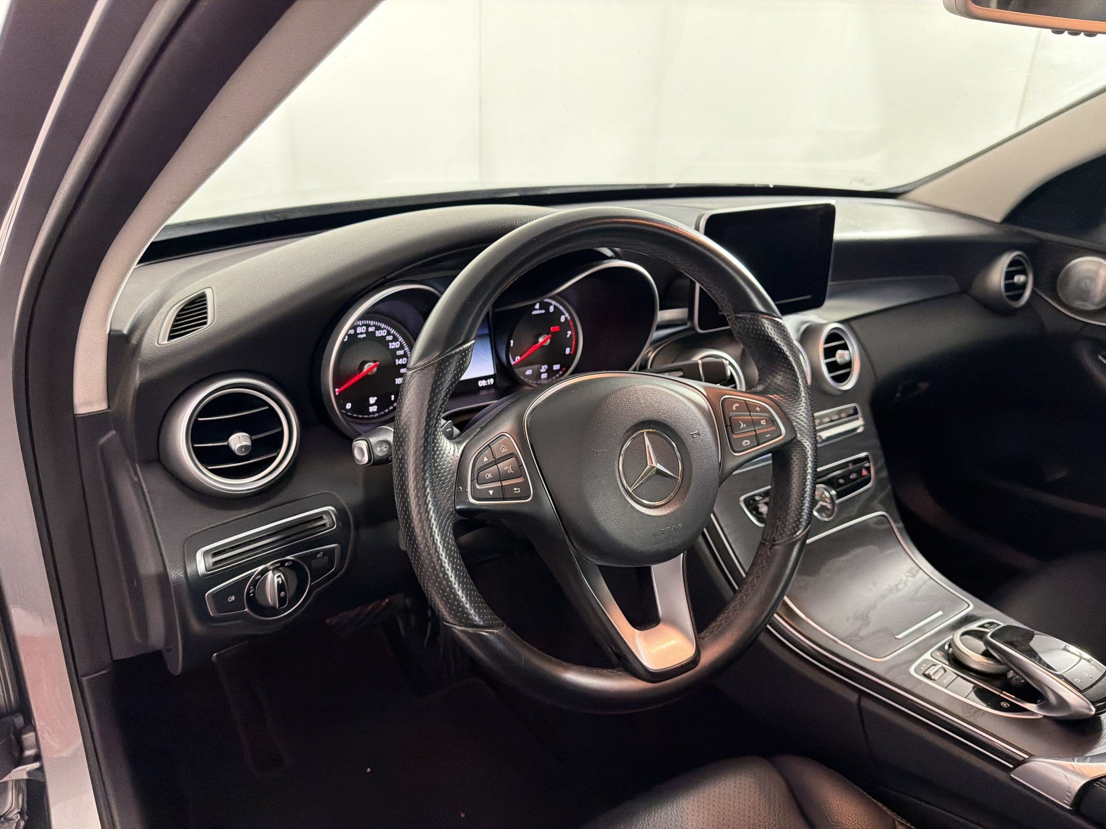 Used 2015 Mercedes-Benz C 300 4MATIC Sedan image 4