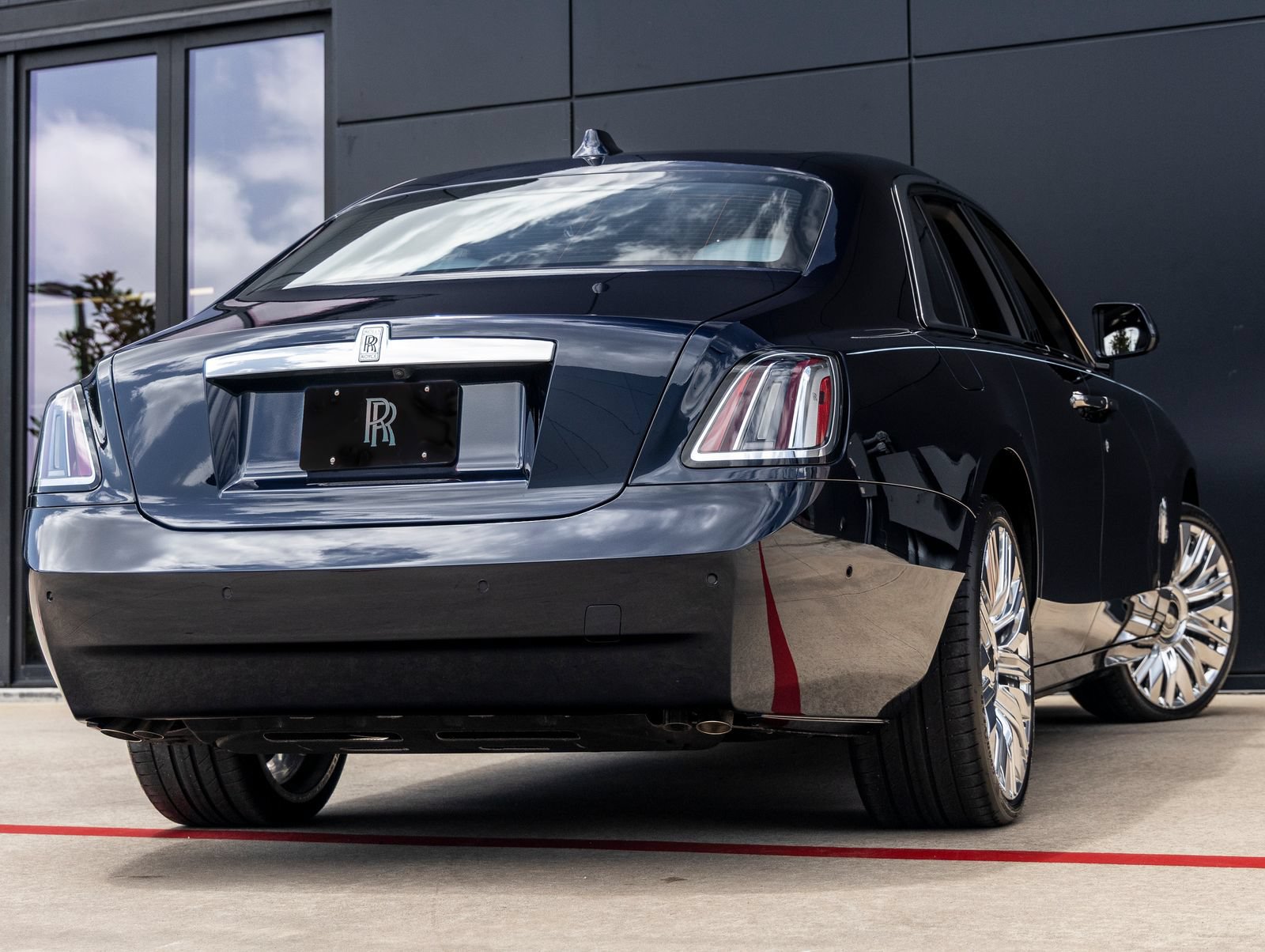 New 2027 Rolls-Royce Ghost AWD/4WD image 2