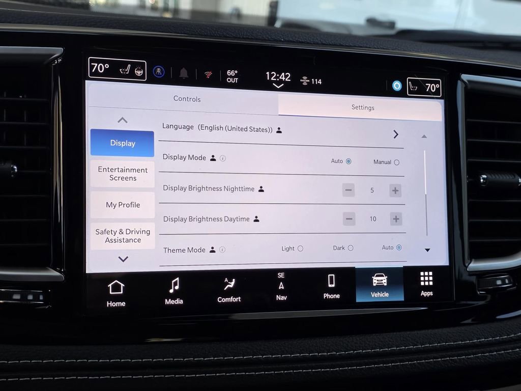 New 2026 Chrysler Pacifica Limited w/ Uconnect Theater Family Group image 28