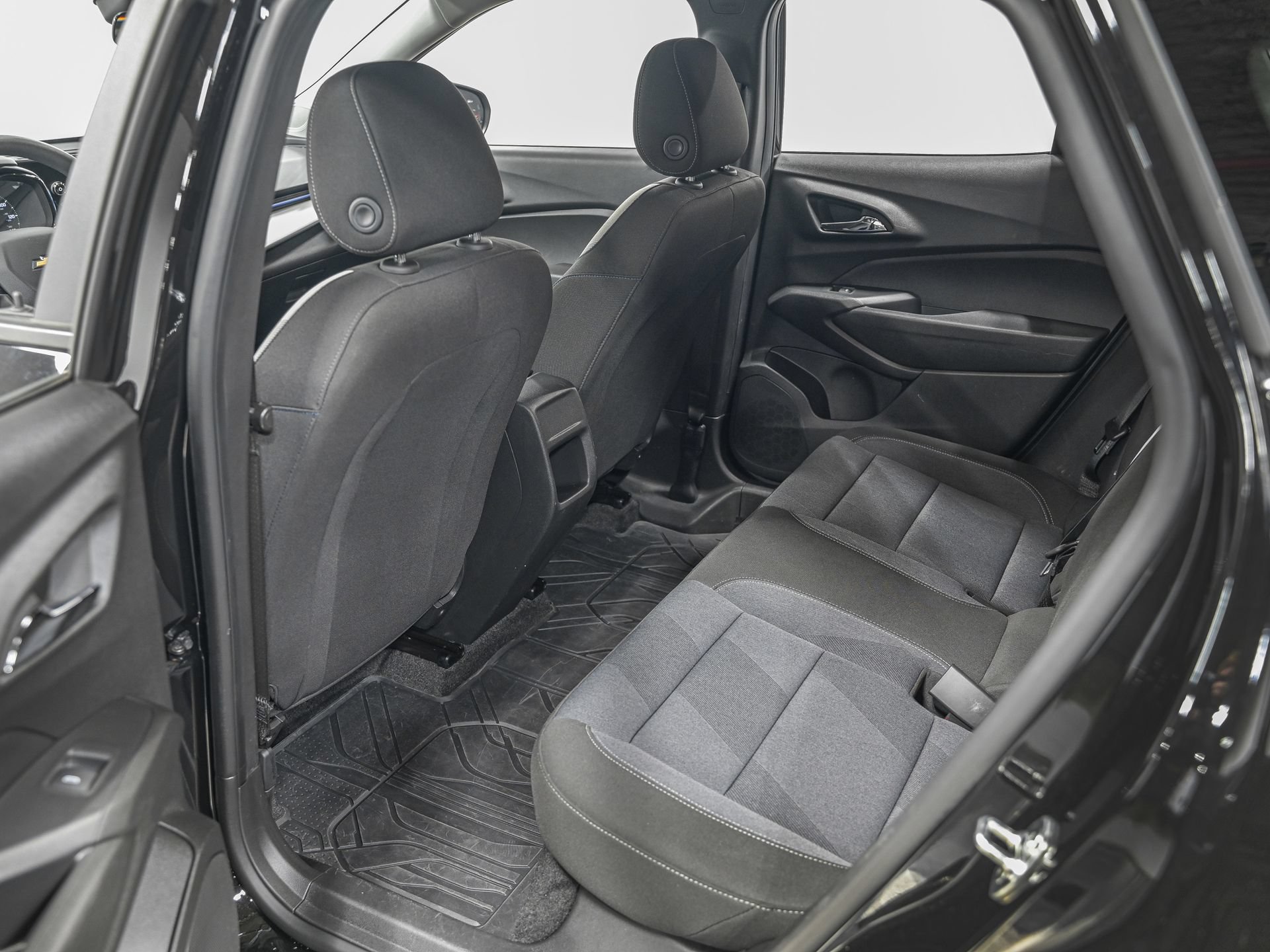 Used 2025 Chevrolet Trax LS FWD image 27