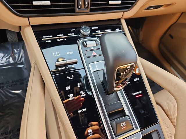 Used 2023 Porsche Cayenne Platinum Edition image 23