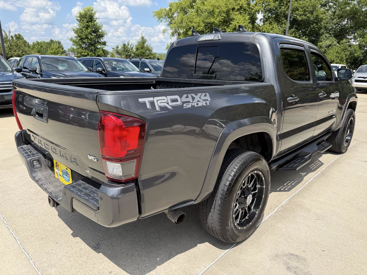 Used 2019 Toyota Tacoma TRD Sport w/ Technology Package AWD/4WD image 5