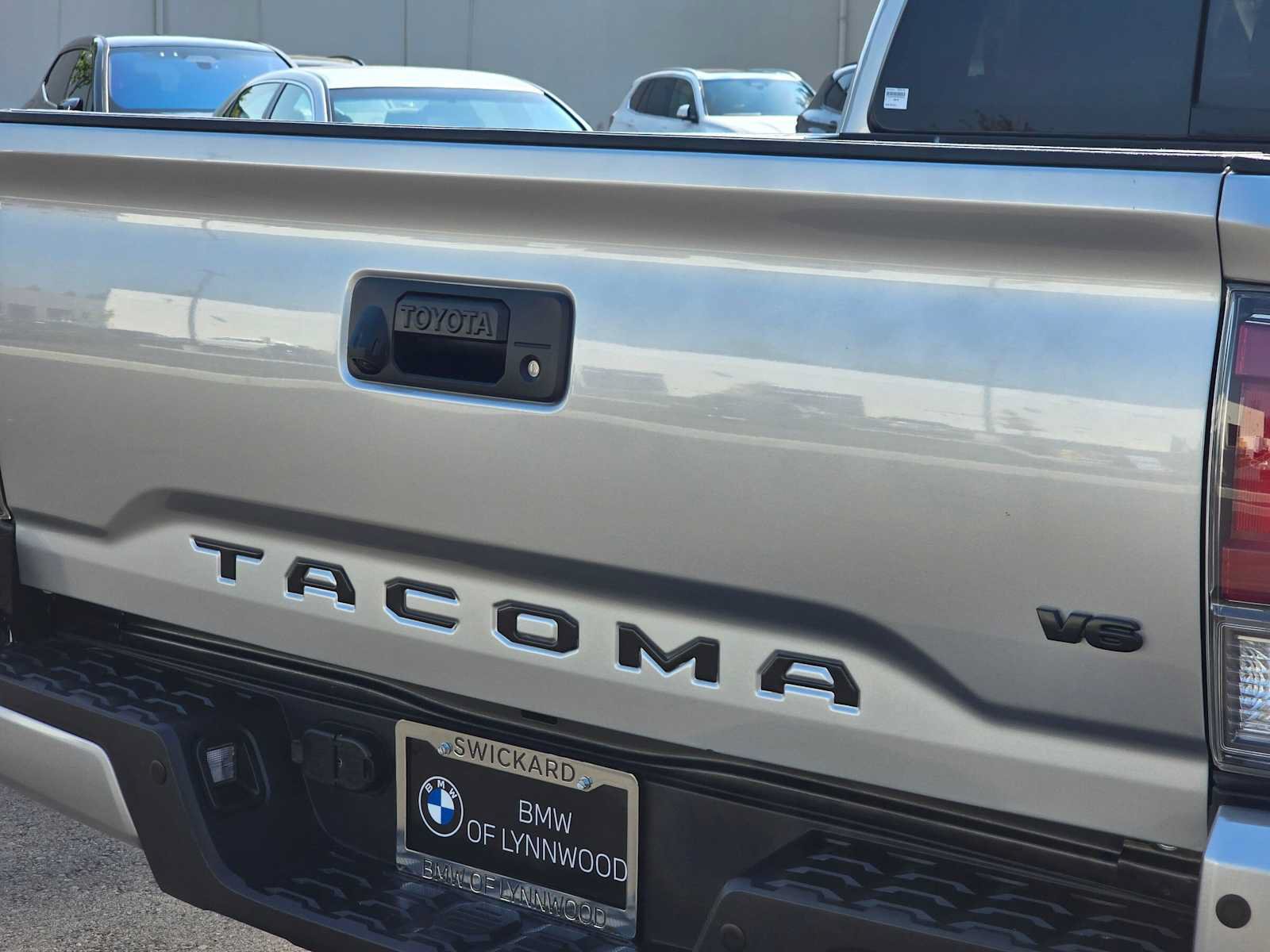 Used 2023 Toyota Tacoma TRD Off-Road w/ Technology Package AWD/4WD image 13