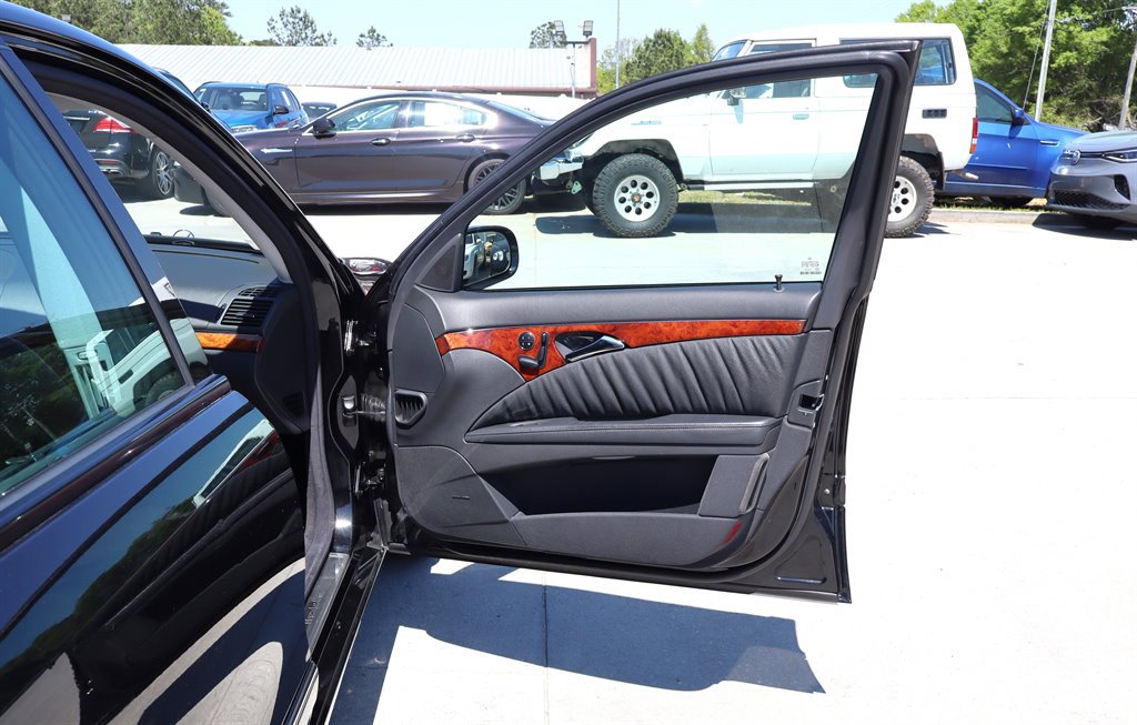 Used 2005 Mercedes-Benz E 500 4MATIC Sedan image 33