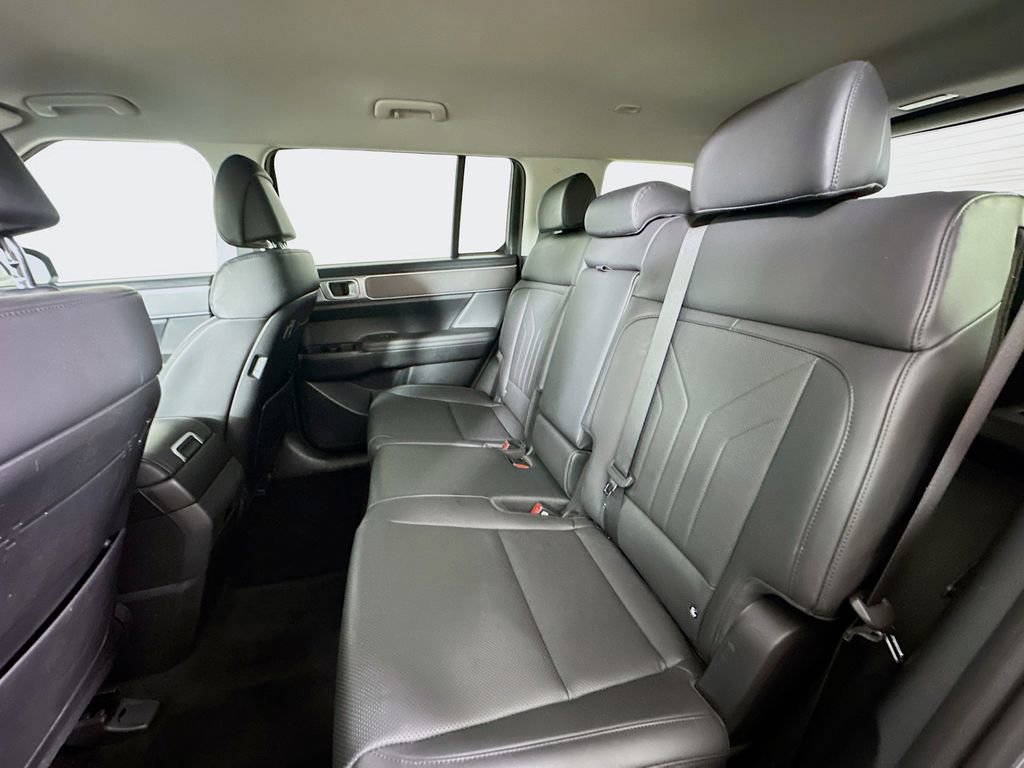Used 2025 Hyundai Santa Fe SEL FWD image 15