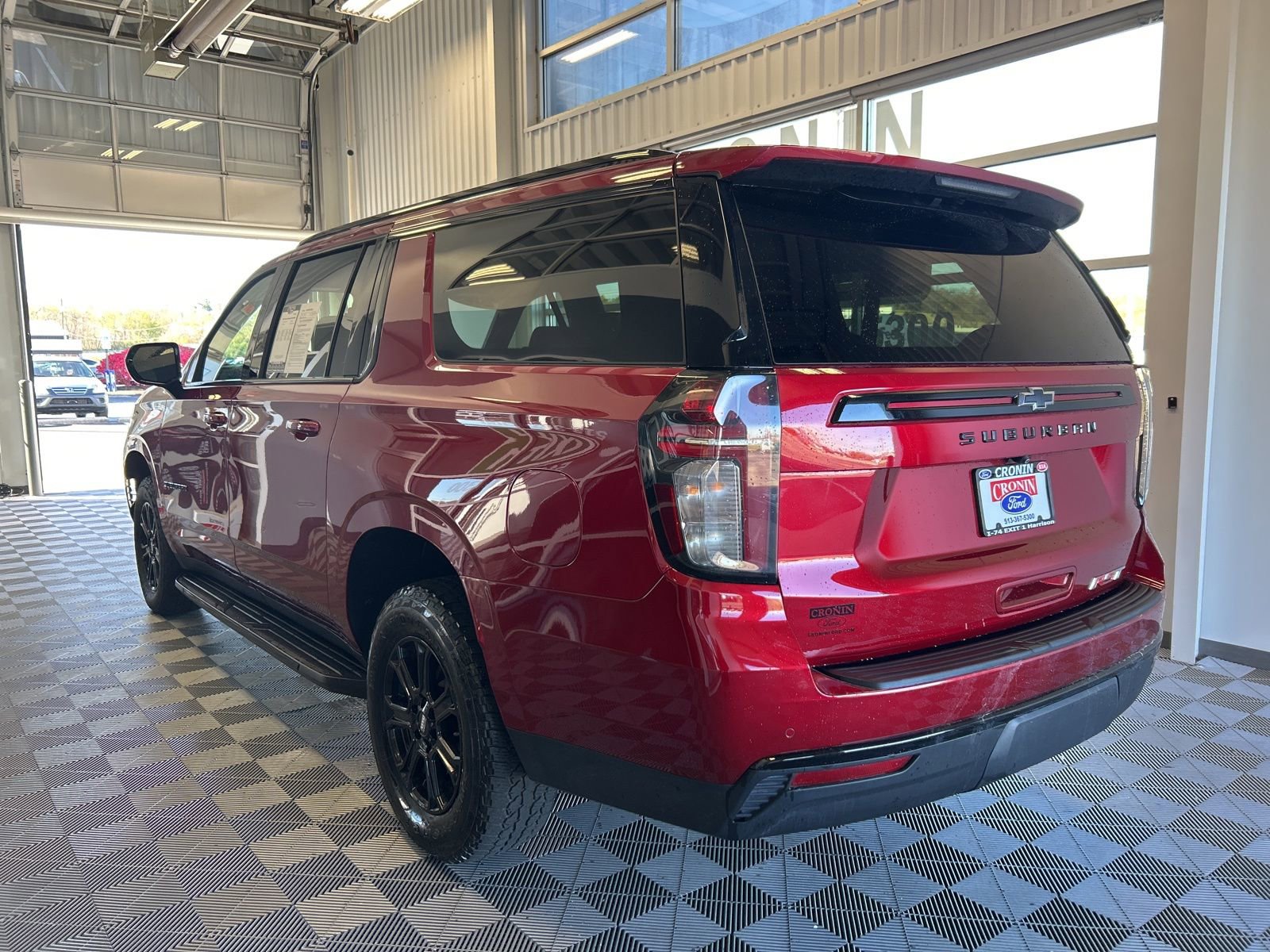 Used 2023 Chevrolet Suburban RST image 4