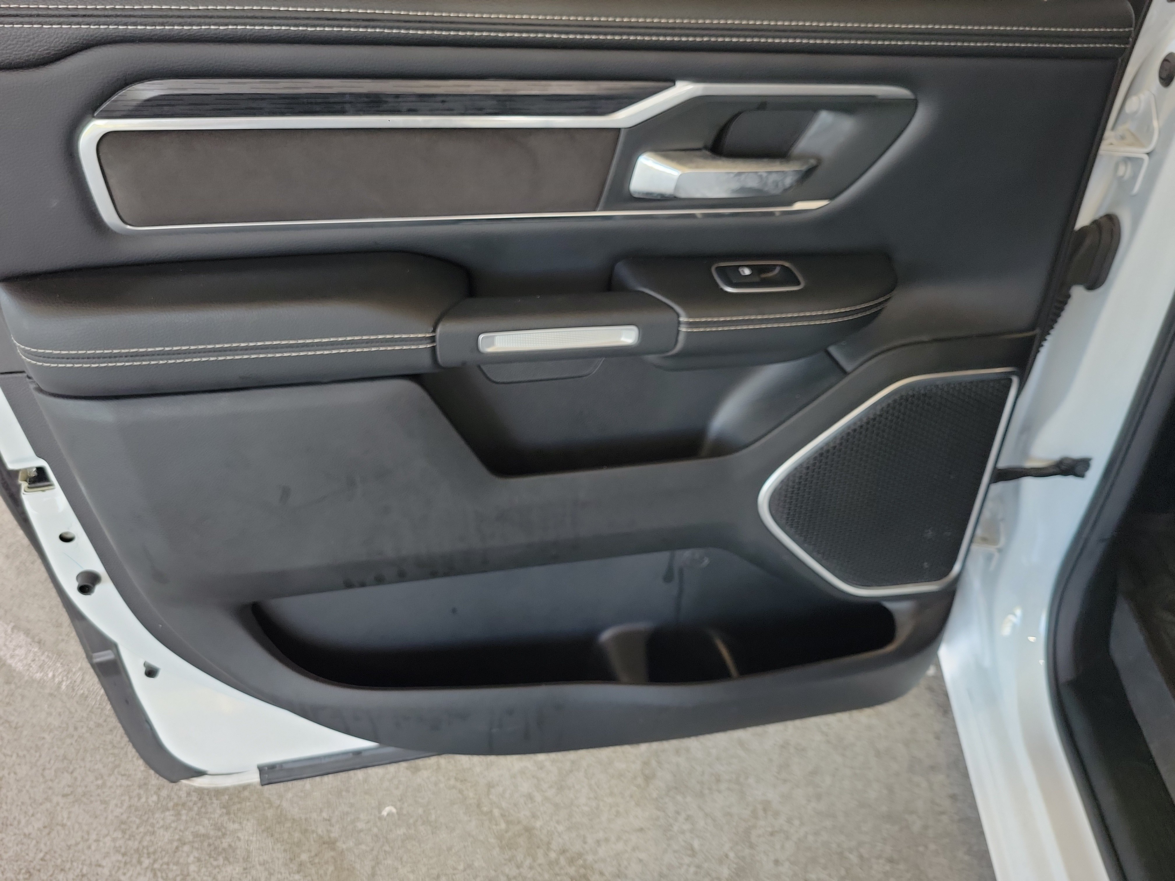 Used 2023 RAM 1500 Laramie AWD/4WD image 11