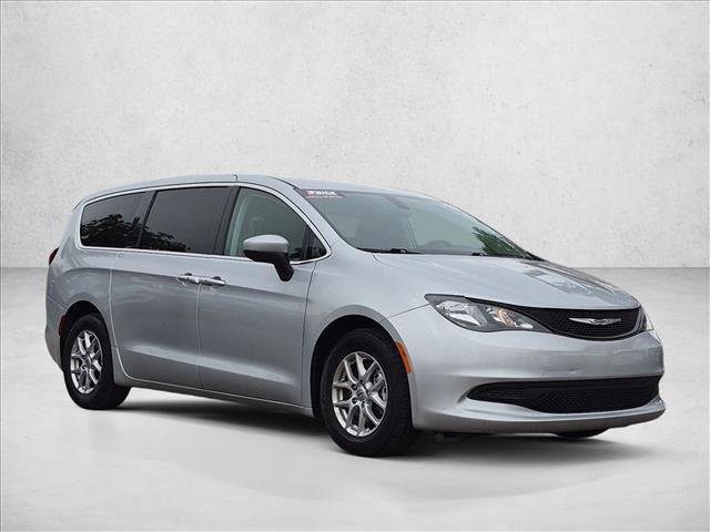 Used 2022 Chrysler Voyager LX FWD image 3