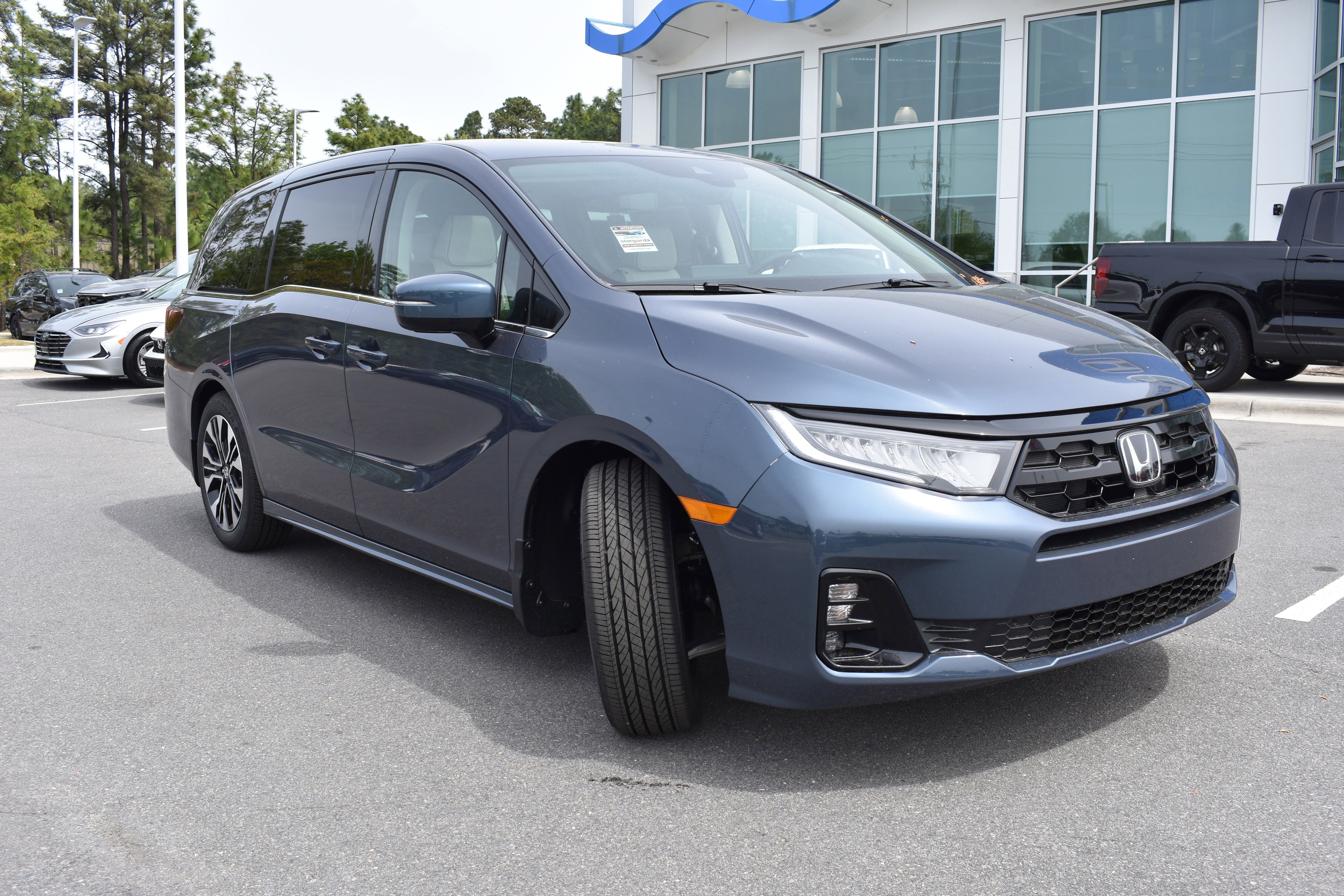 New 2026 Honda Odyssey Elite image 3