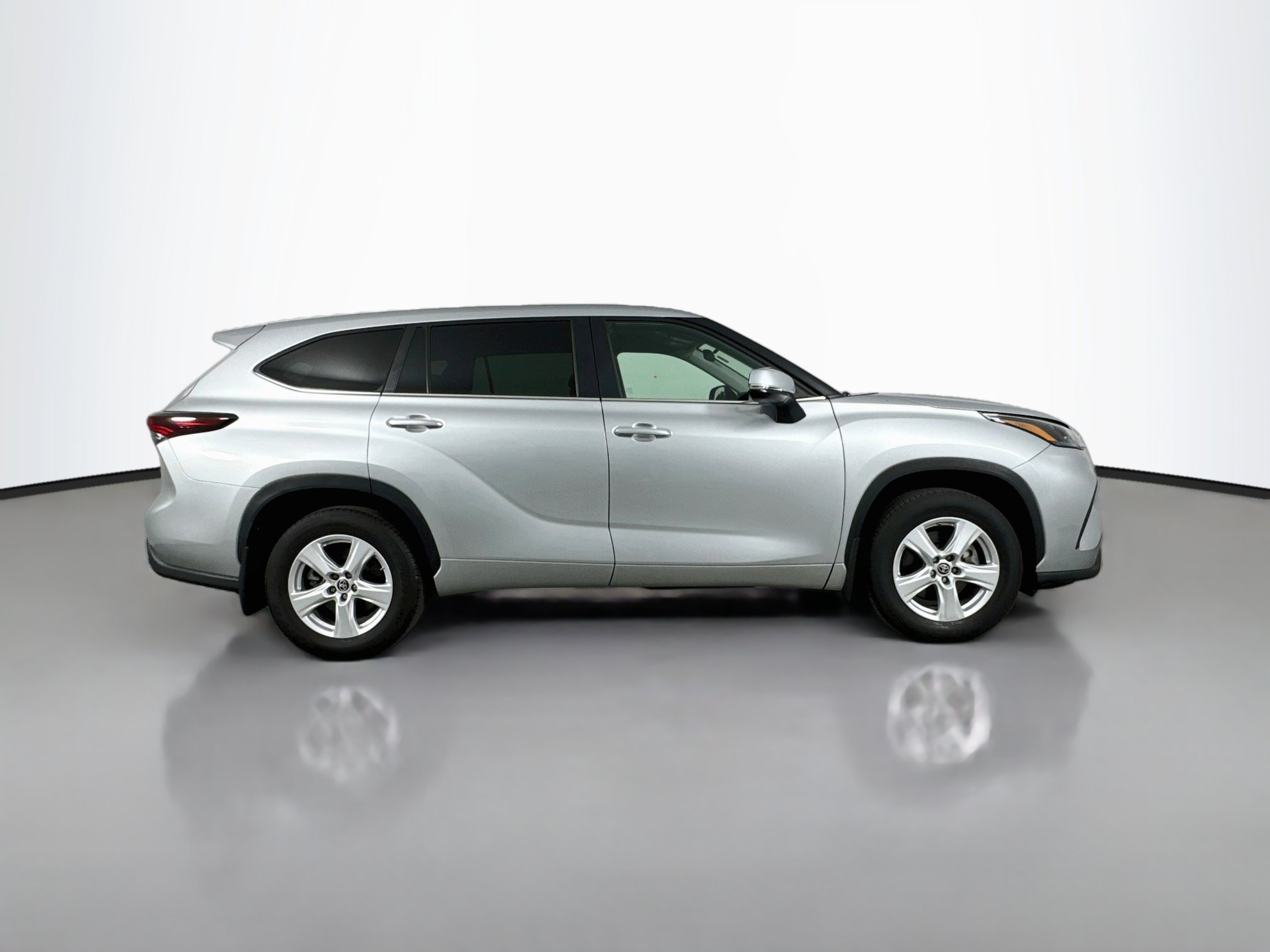 Certified 2024 Toyota Highlander LE AWD/4WD image 8