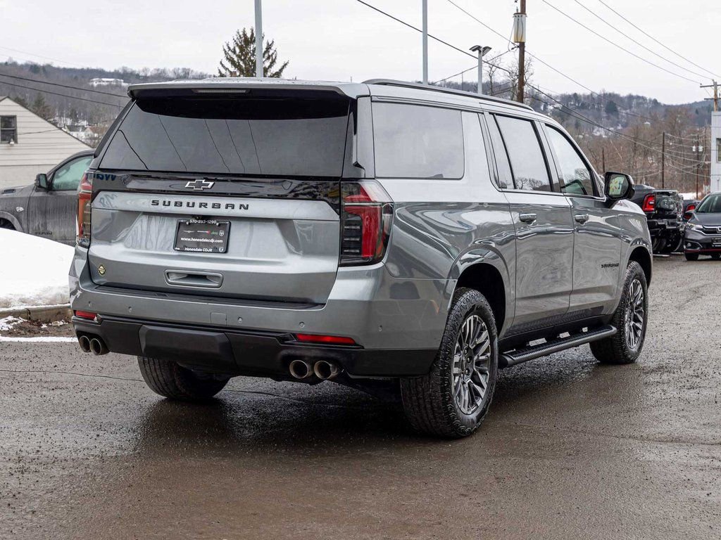 Used 2025 Chevrolet Suburban Z71 image 4