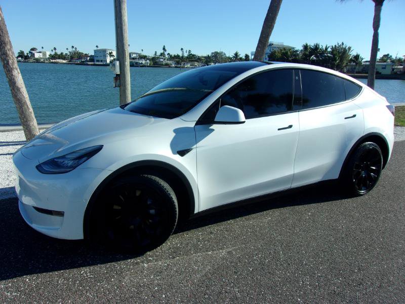 Used 2021 Tesla Model Y Long Range image 12