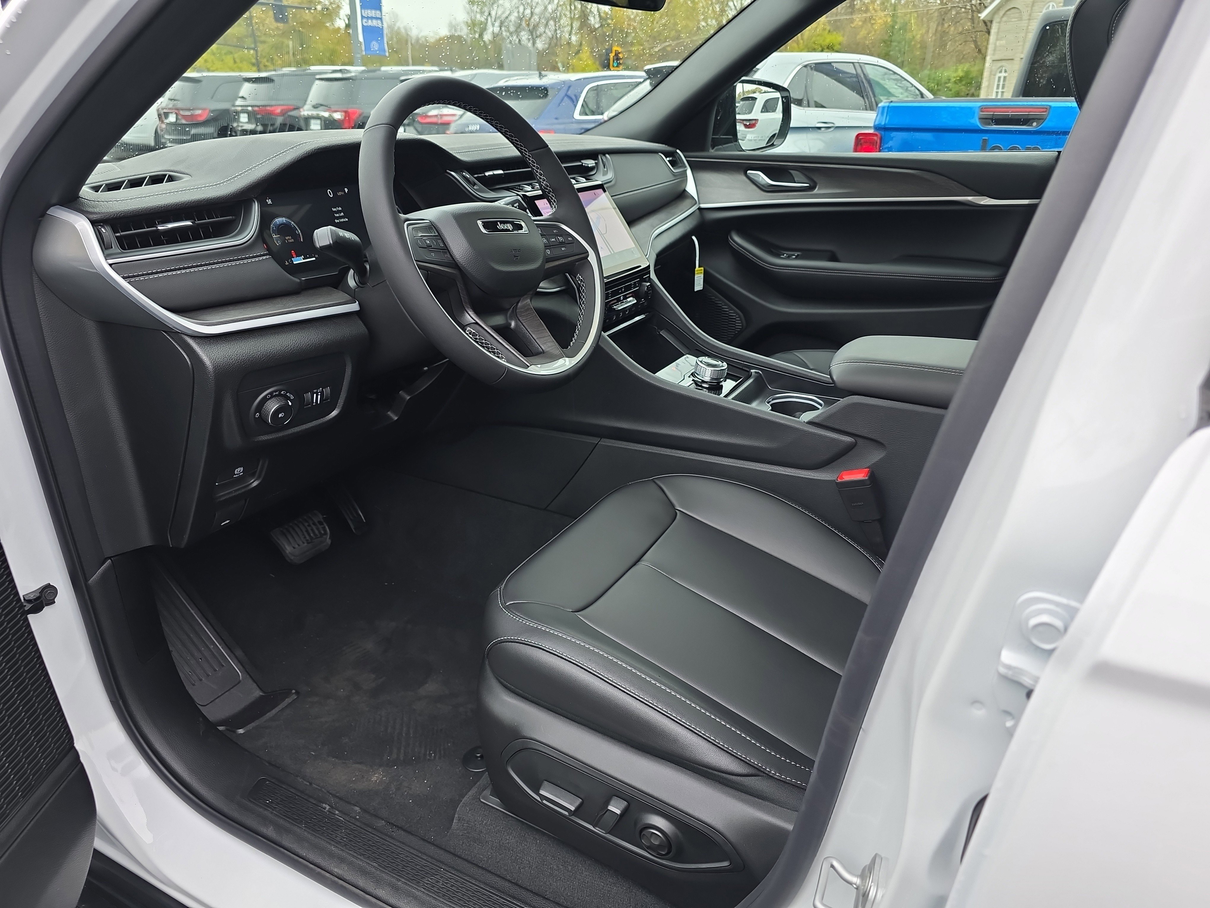 New 2025 Jeep Grand Cherokee Limited w/ Black Appearance Package image 3