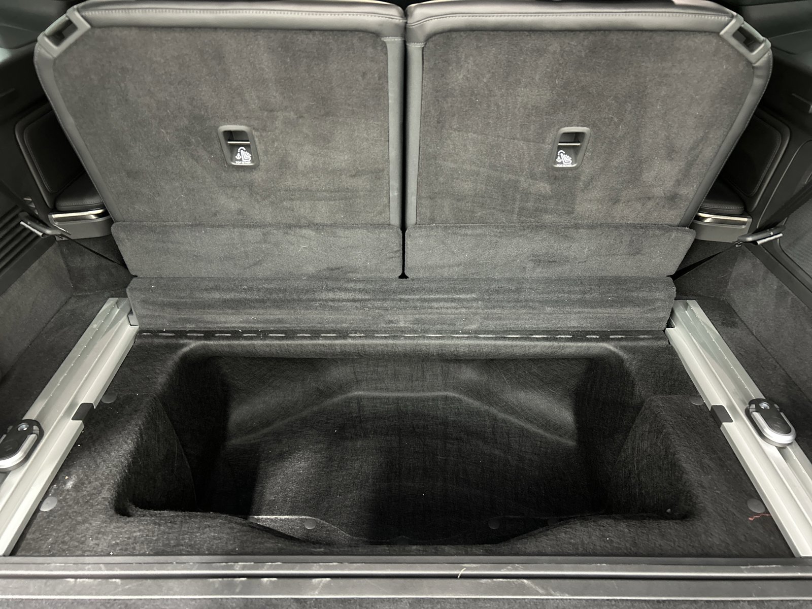 Used 2024 Rivian R1S Adventure image 26