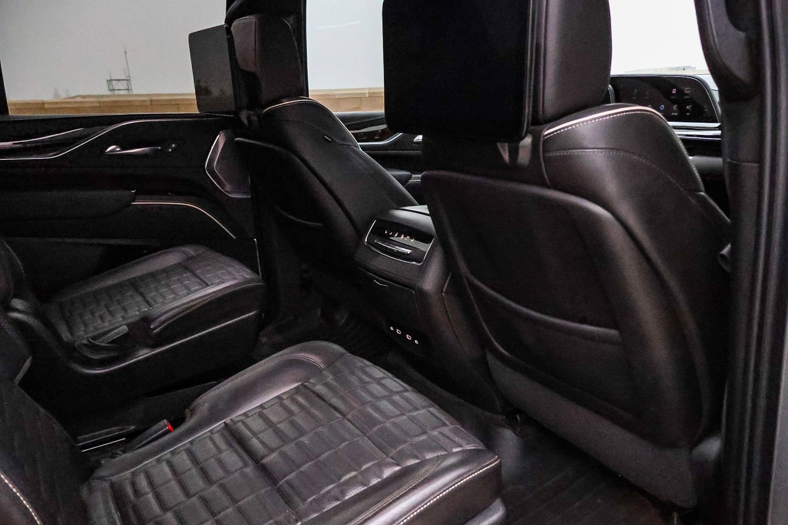 Used 2023 Cadillac Escalade Sport Platinum w/ LPO, ONYX Package image 20