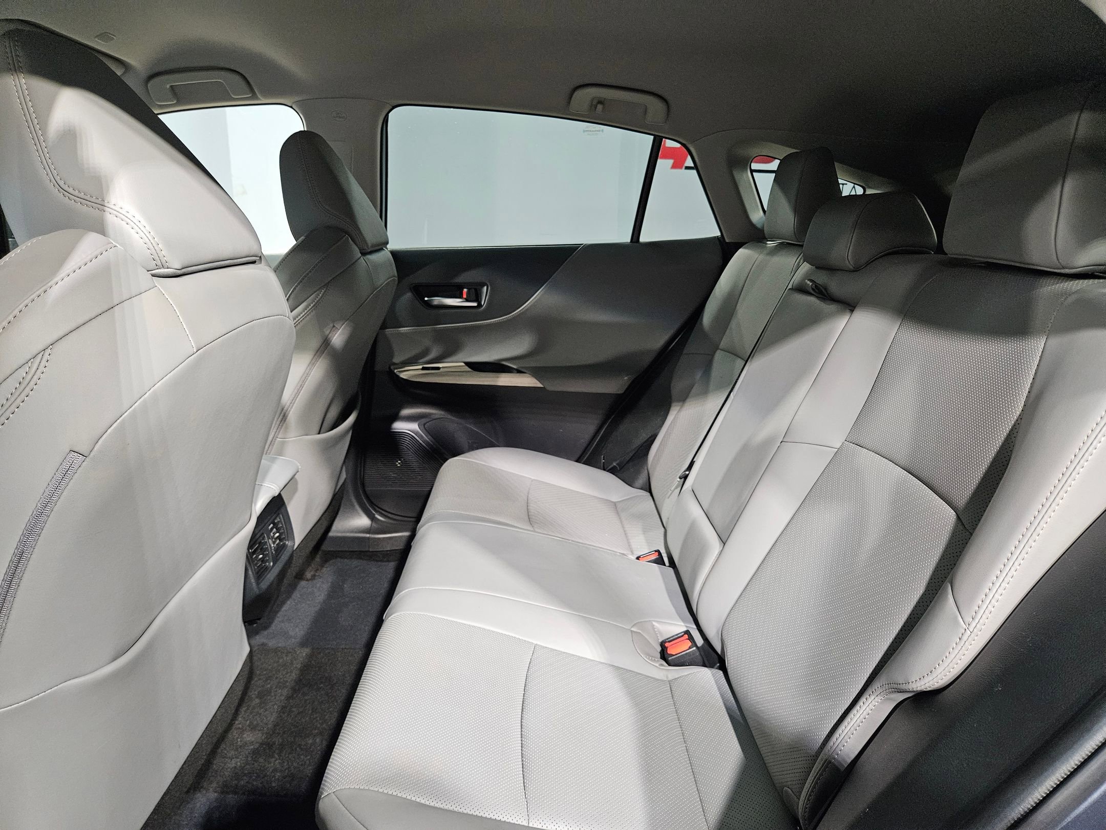 Used 2023 Toyota Venza Limited image 36