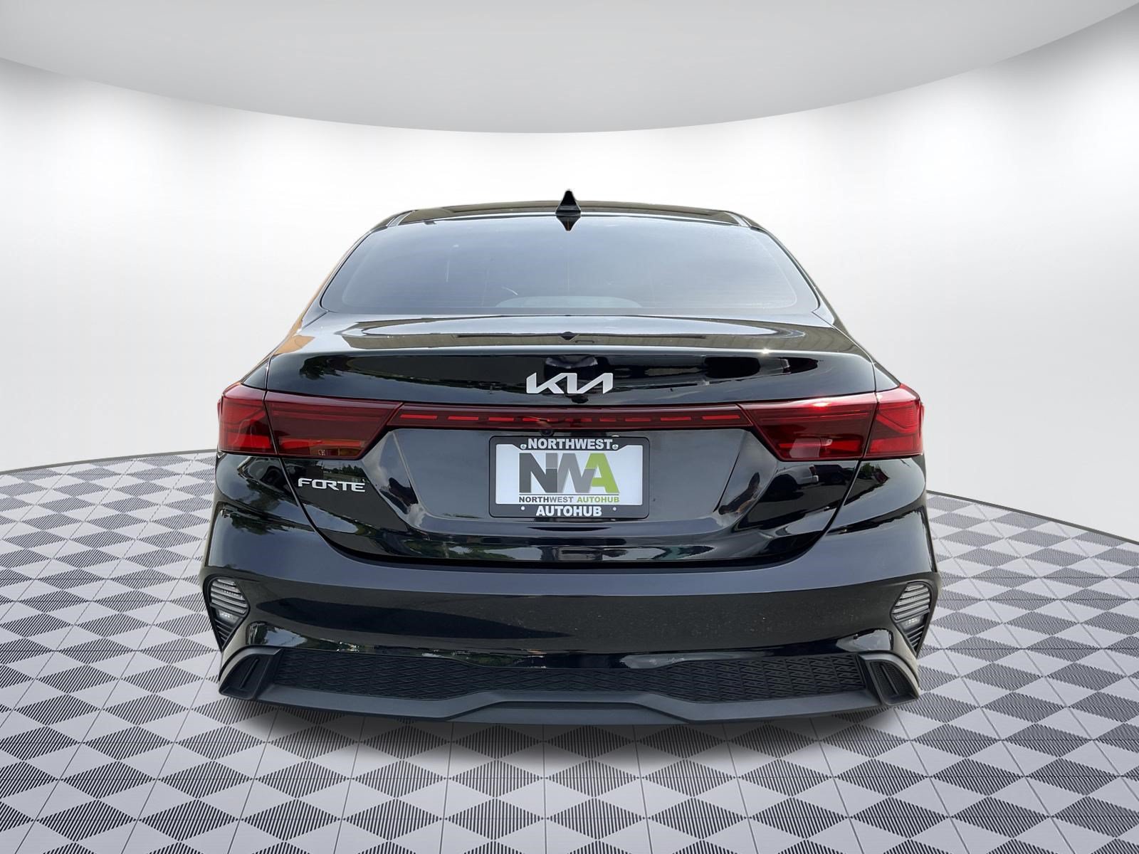Used 2023 Kia Forte LXS FWD image 4