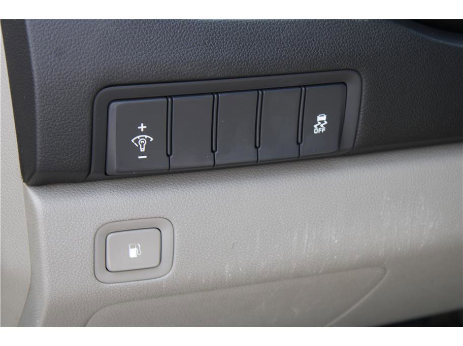 Used 2017 Kia Sedona LX w/ LX Essentials Premium Package FWD image 14