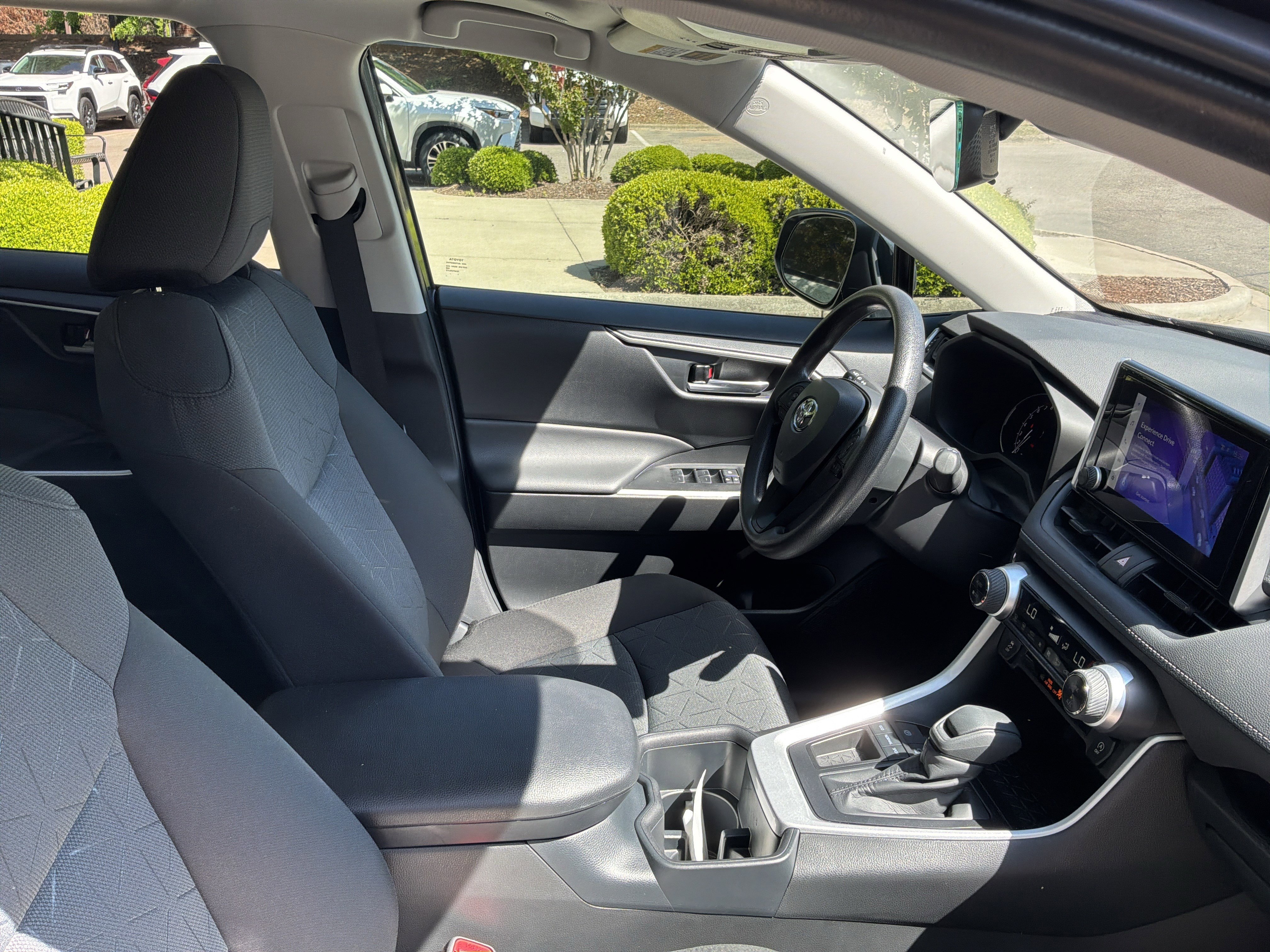 Used 2025 Toyota RAV4 XLE w/ Convenience Package FWD image 33