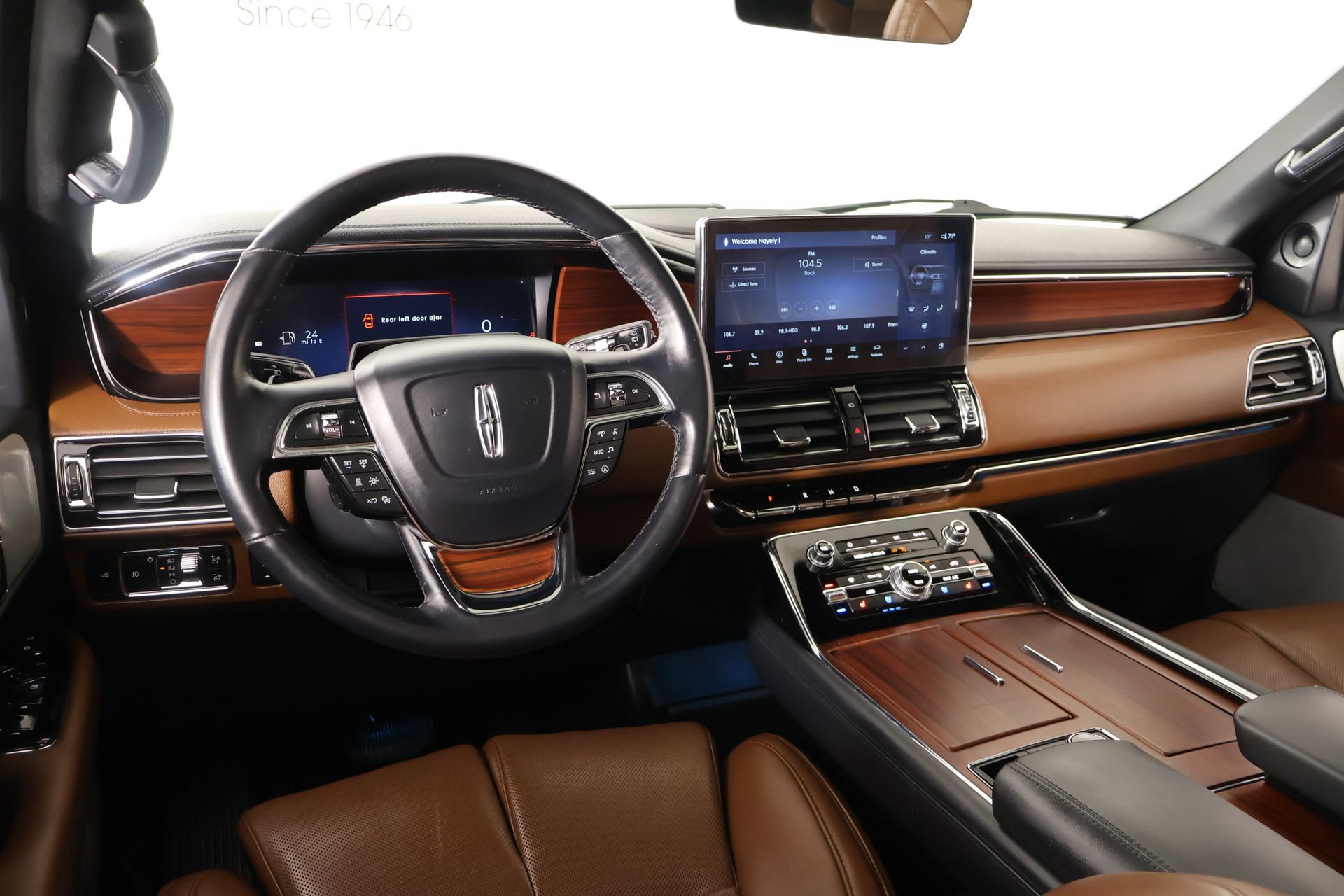 Used 2023 Lincoln Navigator Reserve AWD/4WD image 2