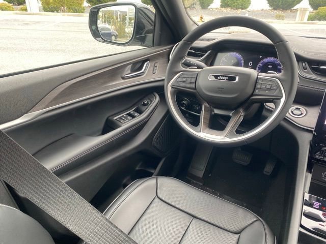 New 2025 Jeep Grand Cherokee L Limited w/ Luxury Tech Group II AWD/4WD image 36