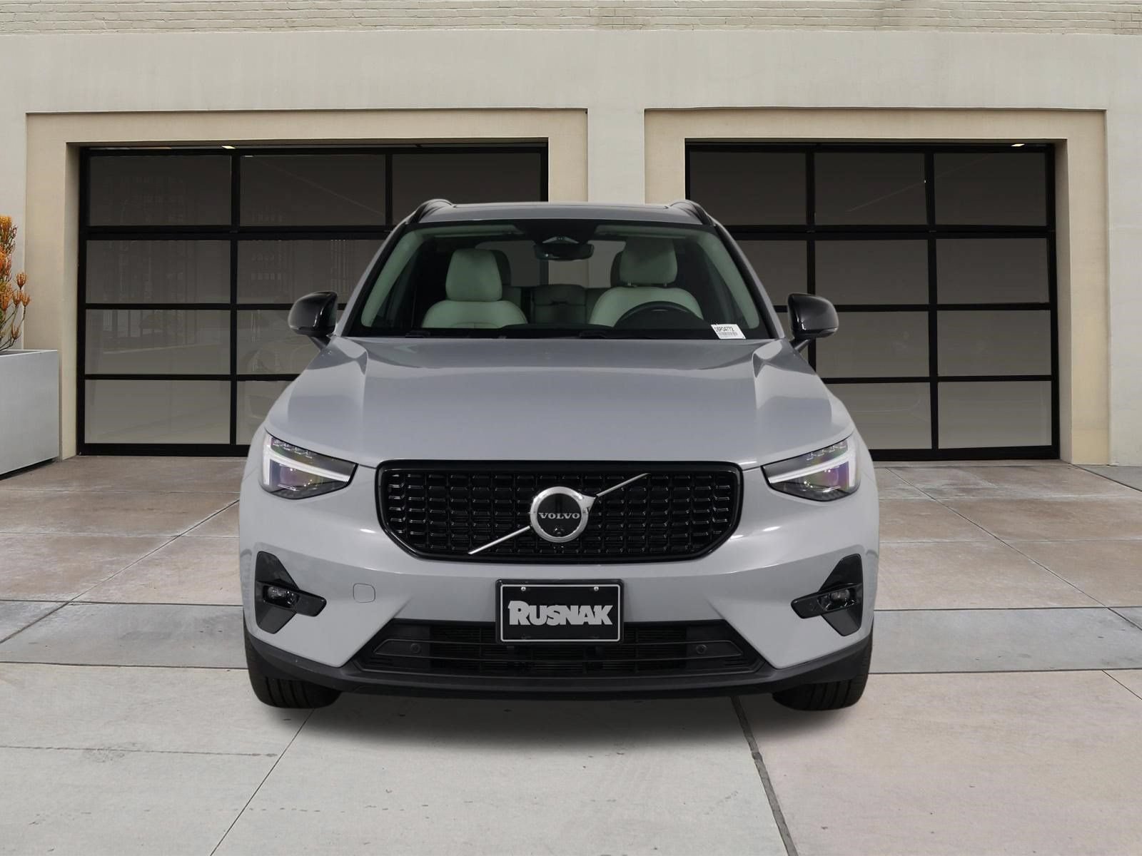 Certified 2026 Volvo XC40 B5 Plus AWD/4WD image 6