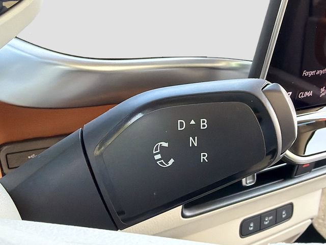 Used 2025 Volkswagen ID. Buzz Pro S Plus image 29