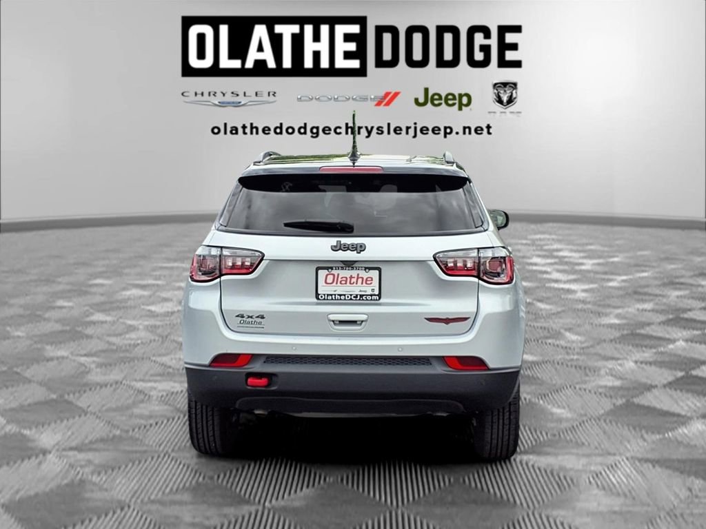 Used 2025 Jeep Compass Trailhawk AWD/4WD image 26