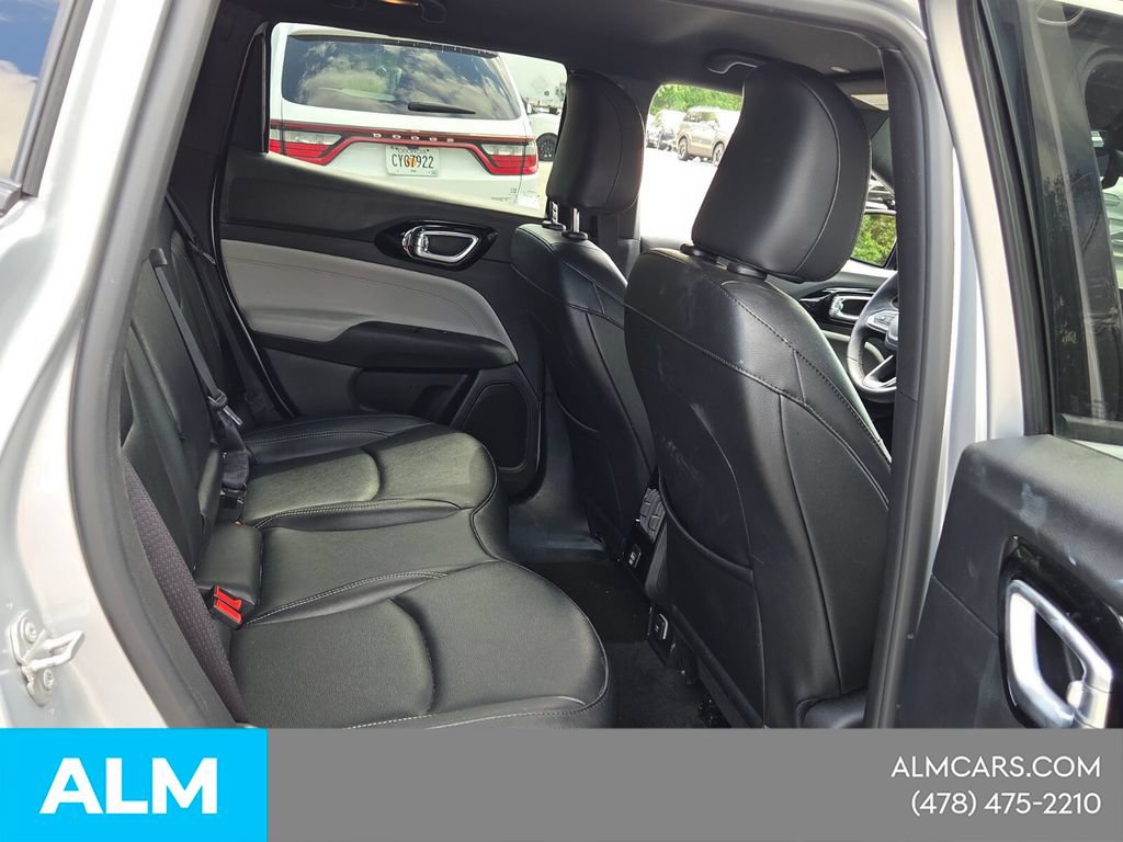 Used 2025 Jeep Compass Limited AWD/4WD image 16