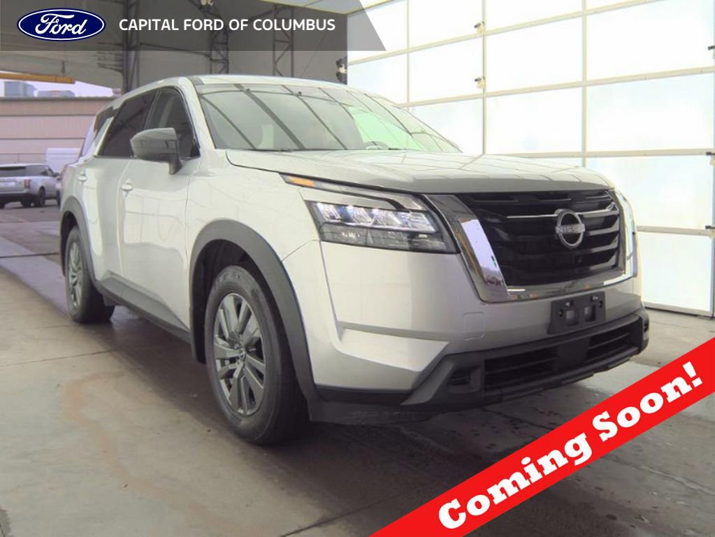 Used 2024 Nissan Pathfinder S image 1