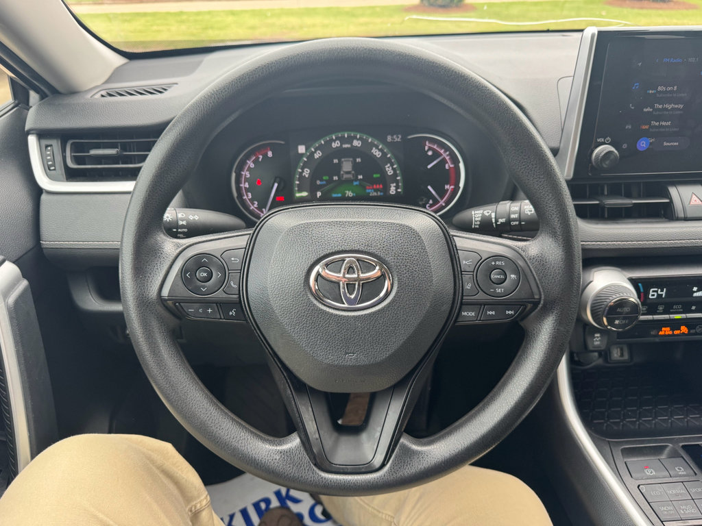 Used 2023 Toyota RAV4 XLE AWD/4WD image 21