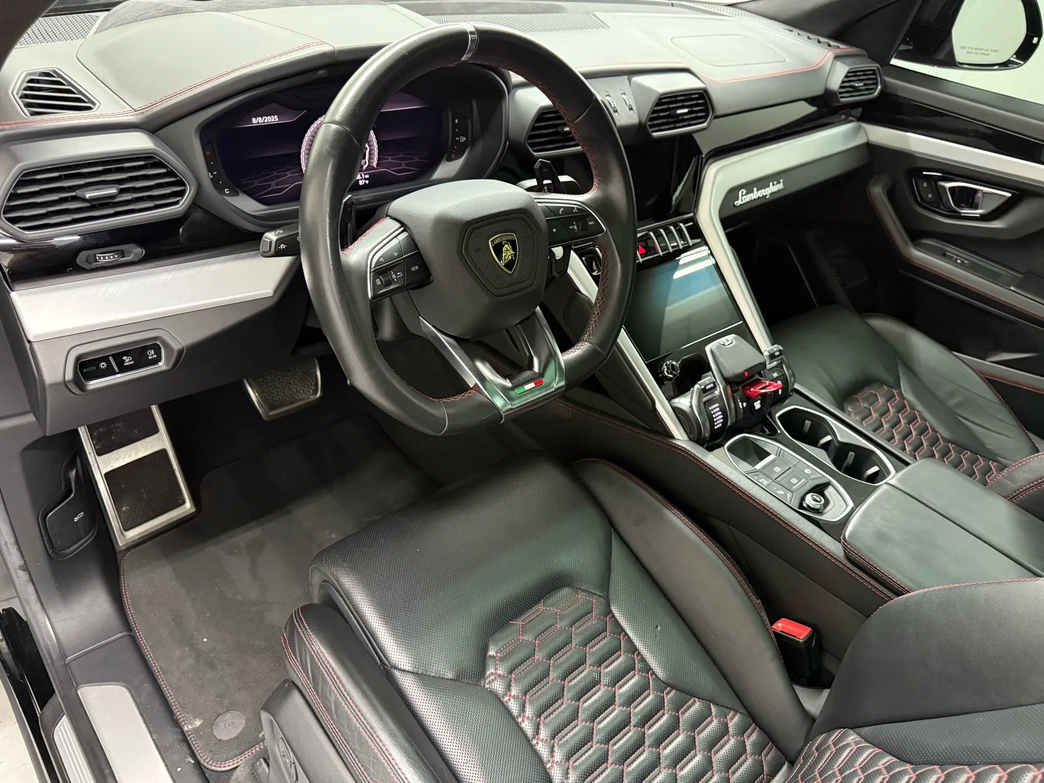 Used 2021 Lamborghini Urus image 13