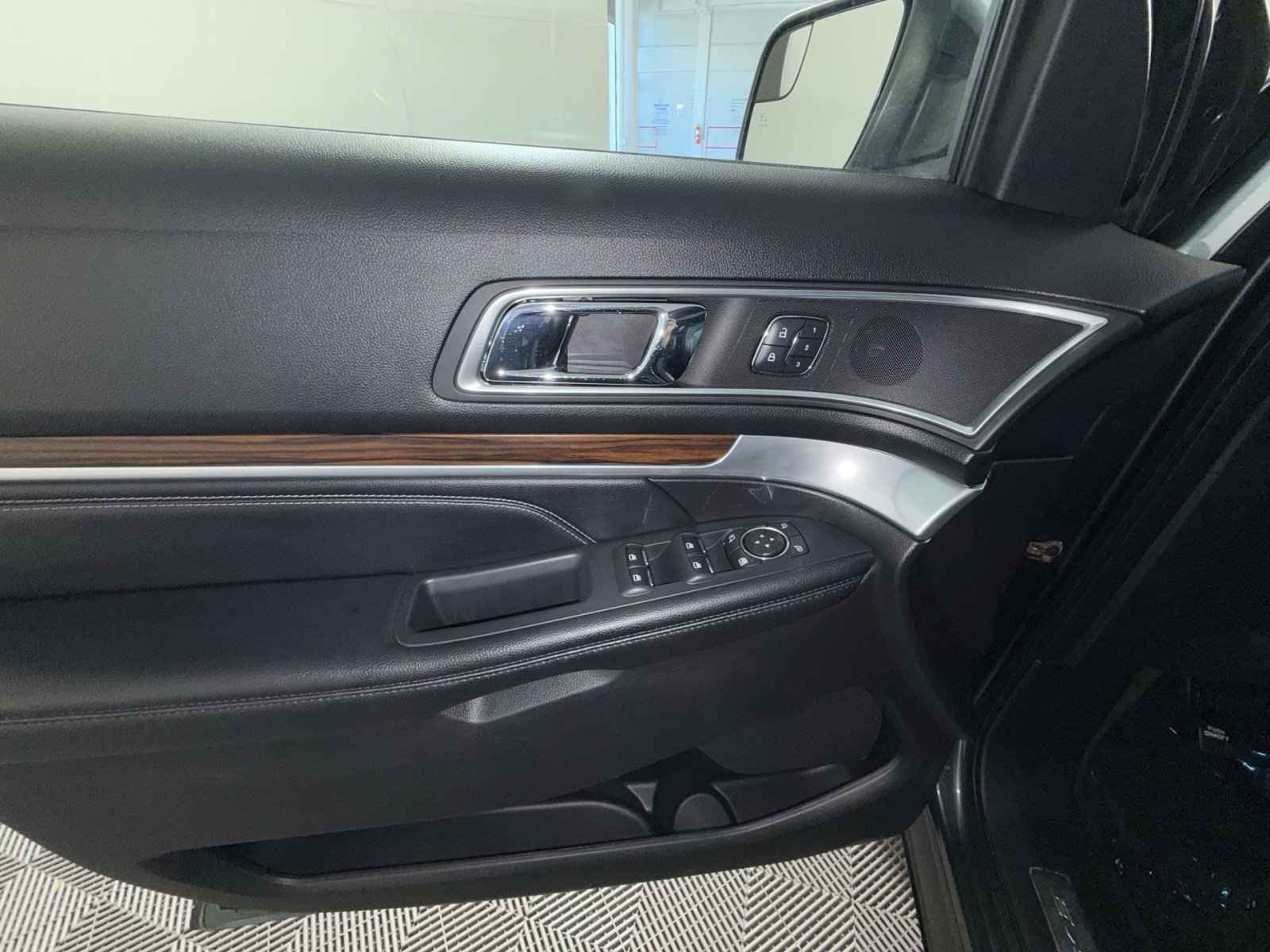 Used 2016 Ford Explorer Limited AWD/4WD image 15