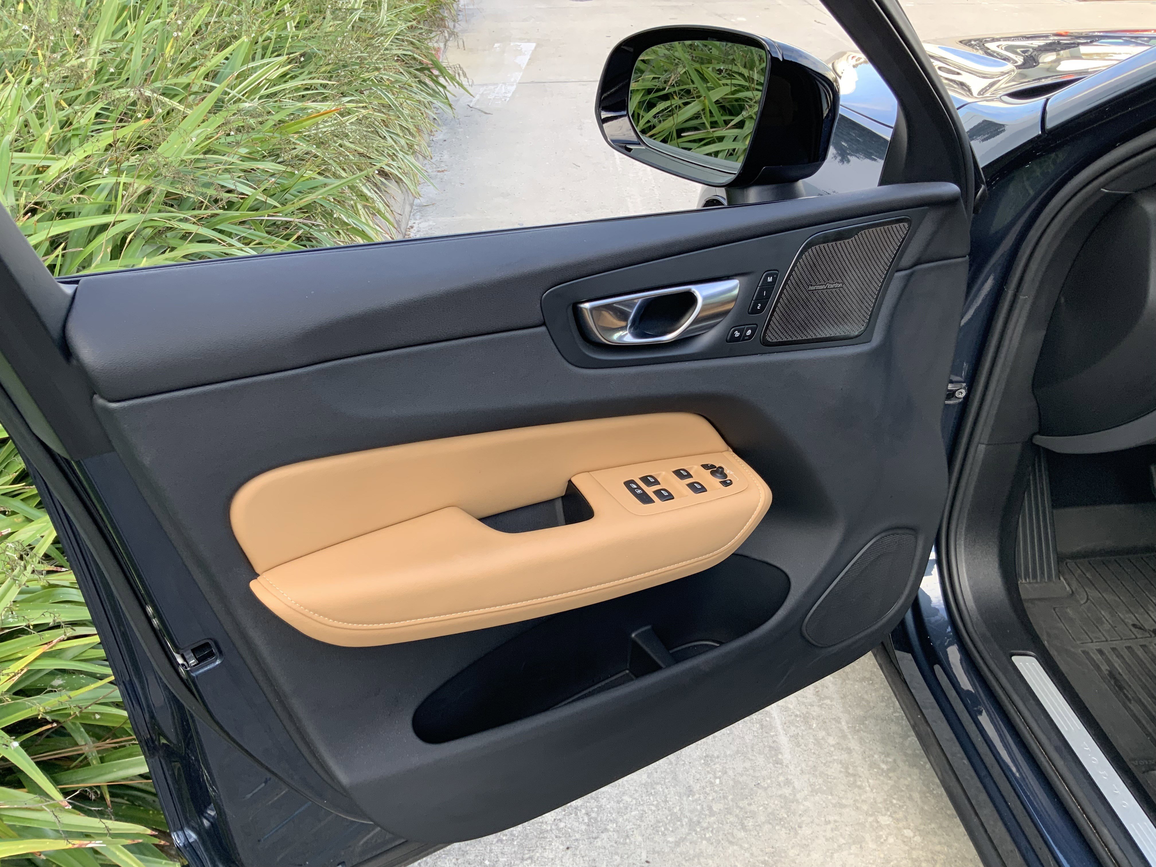 Used 2025 Volvo XC60 B5 Ultra w/ Protection Package Premier image 8