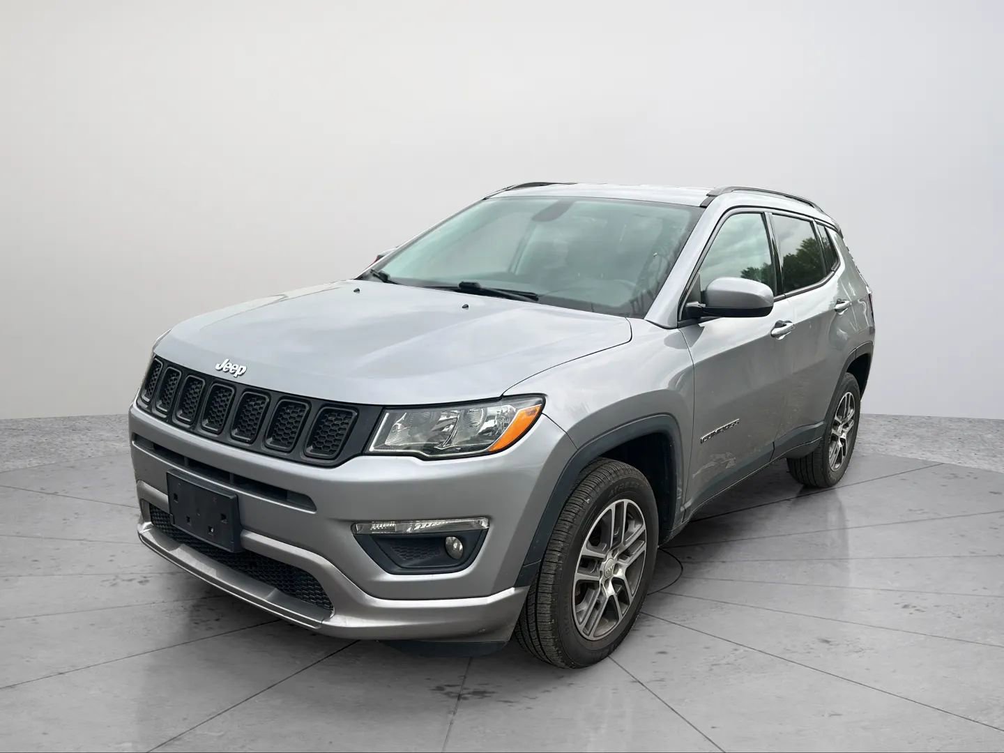 Used 2018 Jeep Compass Latitude w/ Popular Equipment Group AWD/4WD image 9