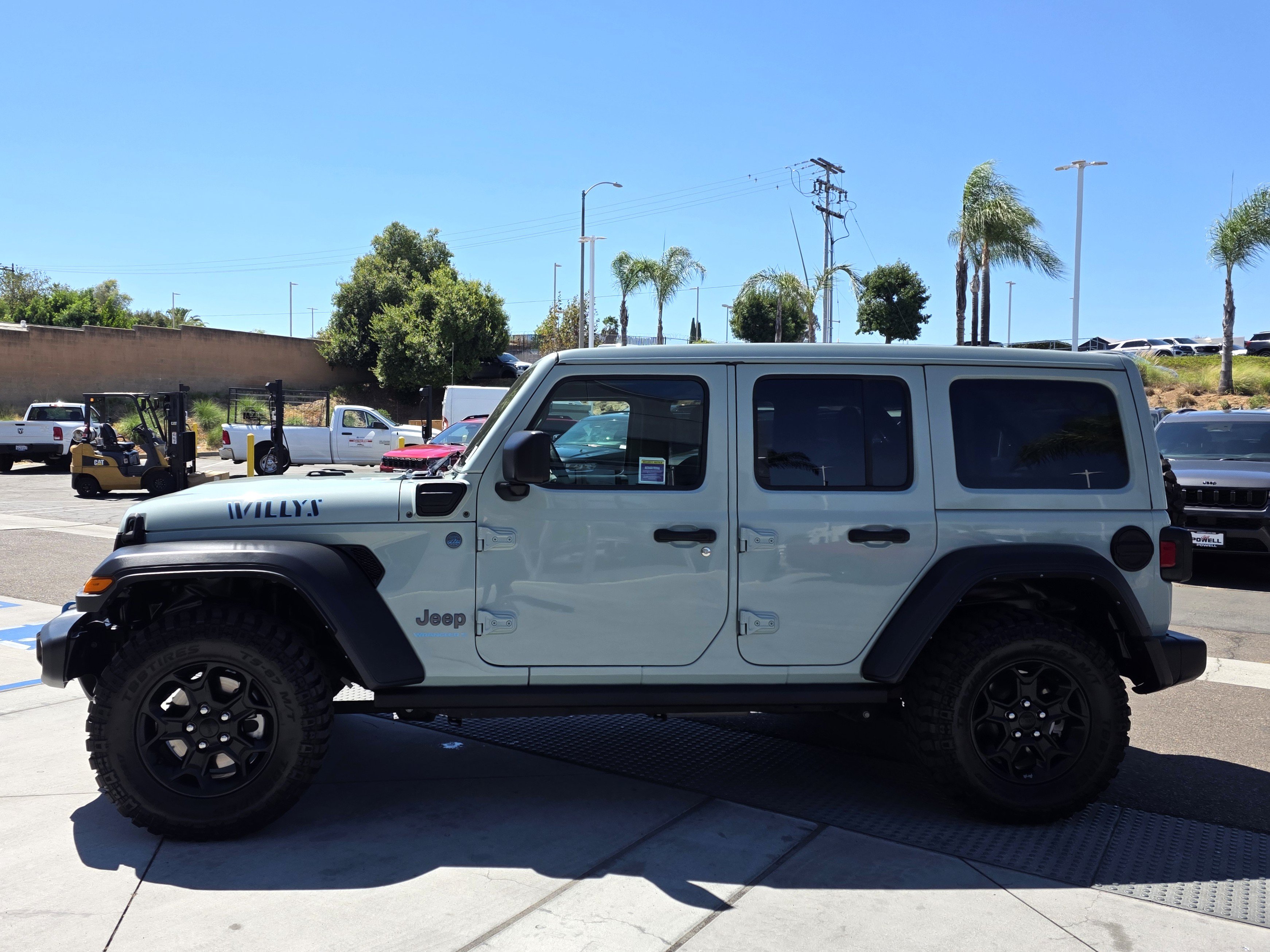Certified 2023 Jeep Wrangler Unlimited w/ Sun & Screen Package AWD/4WD image 2