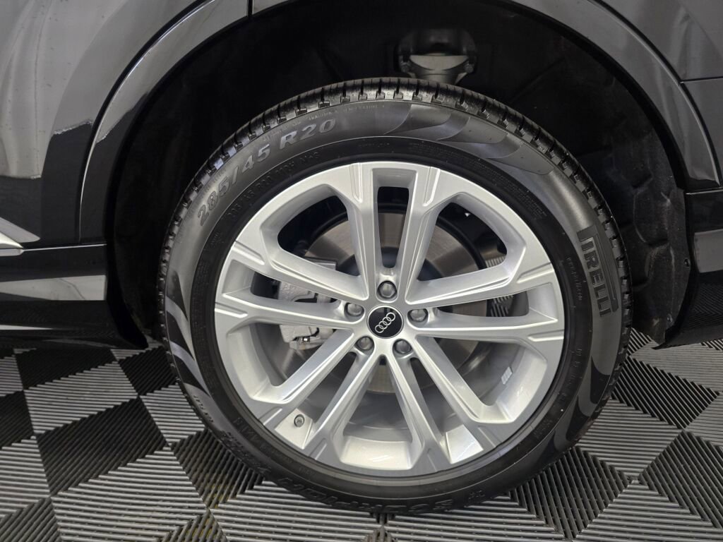 Certified 2025 Audi Q7 3.0T Premium Plus image 21