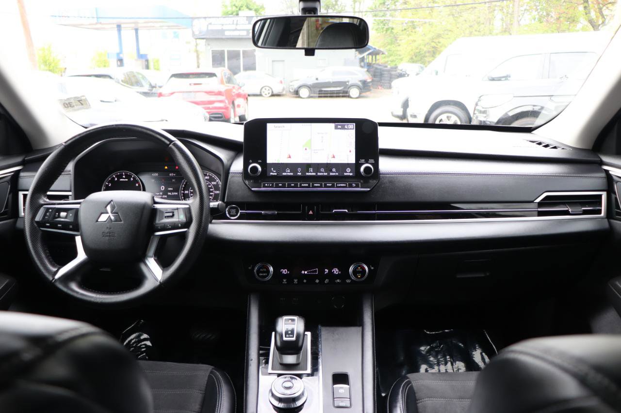 Used 2024 Mitsubishi Outlander AWD image 18