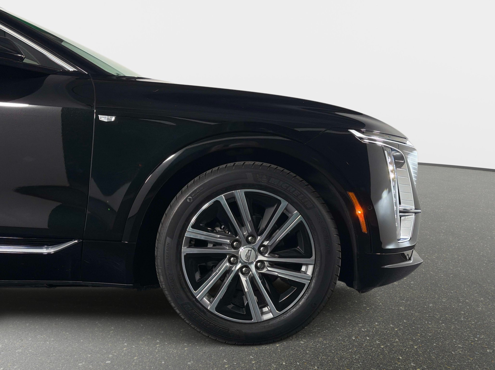 Used 2024 Cadillac Lyriq Luxury RWD image 3