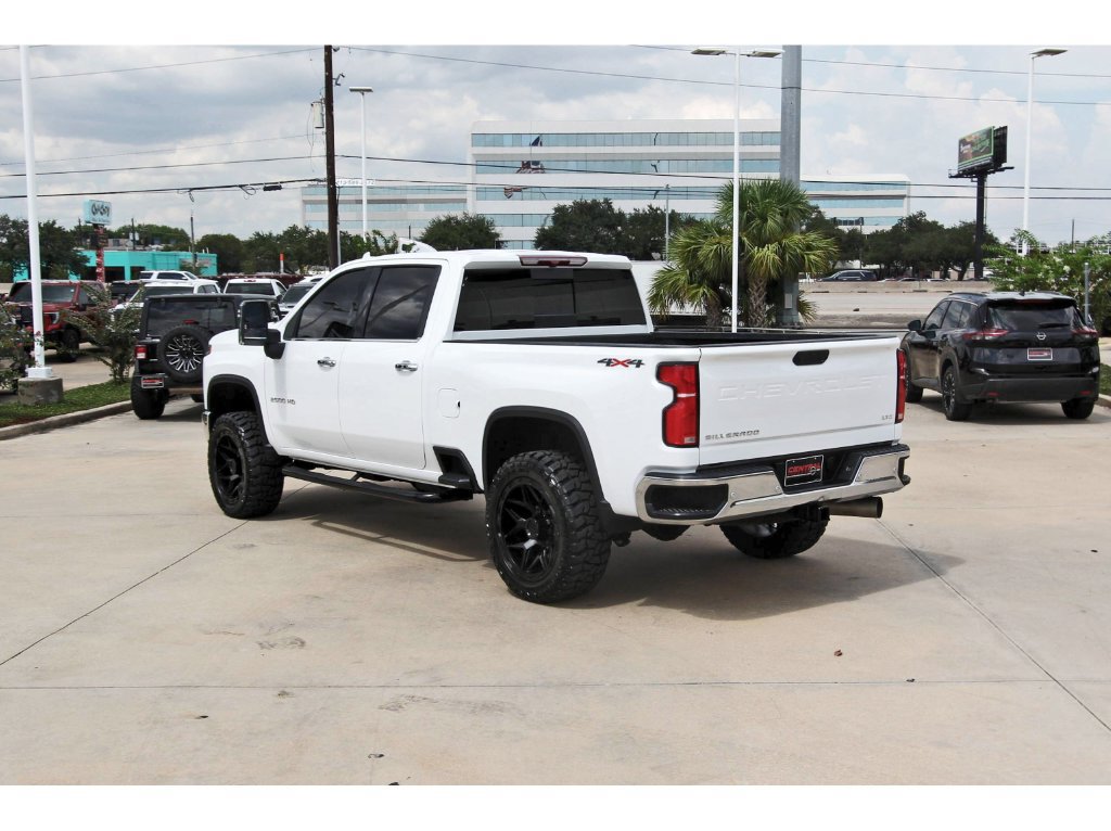 Used 2025 Chevrolet Silverado 2500 LTZ w/ LTZ Convenience Package AWD/4WD image 3