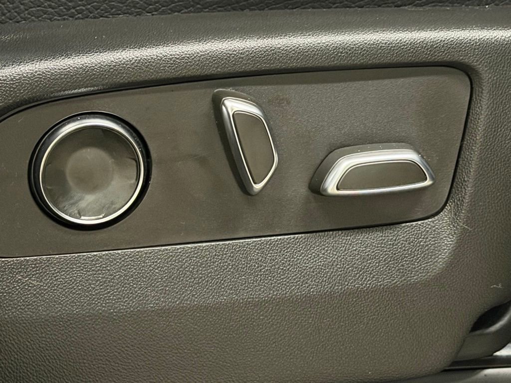 Certified 2024 GMC Yukon Denali image 32