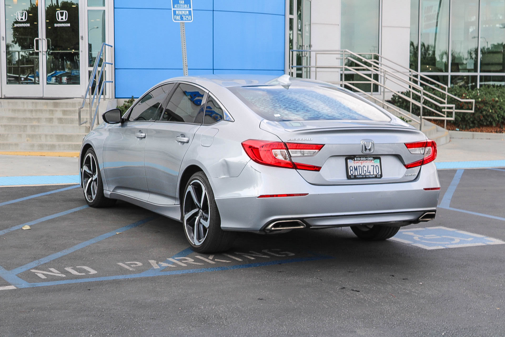 Used 2019 Honda Accord Sport image 9