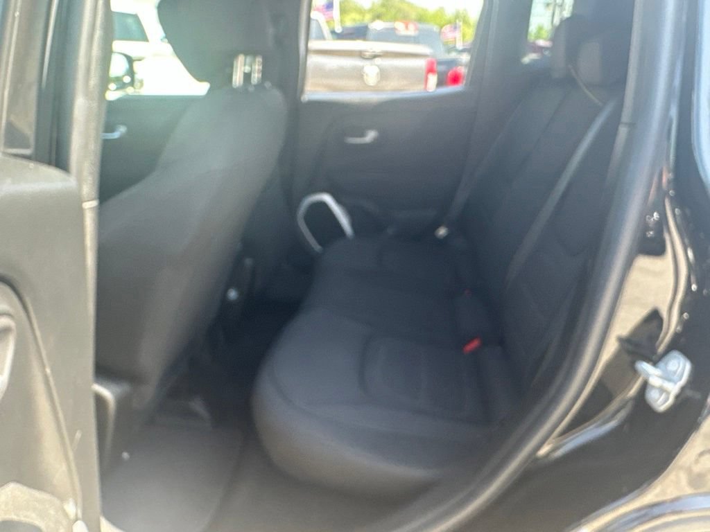 Used 2018 Jeep Renegade Latitude AWD/4WD image 29
