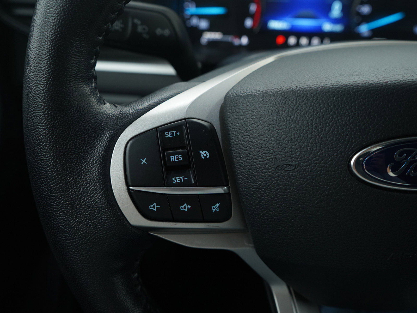 Used 2022 Ford Explorer XLT w/ Class IV Trailer Tow Package image 28