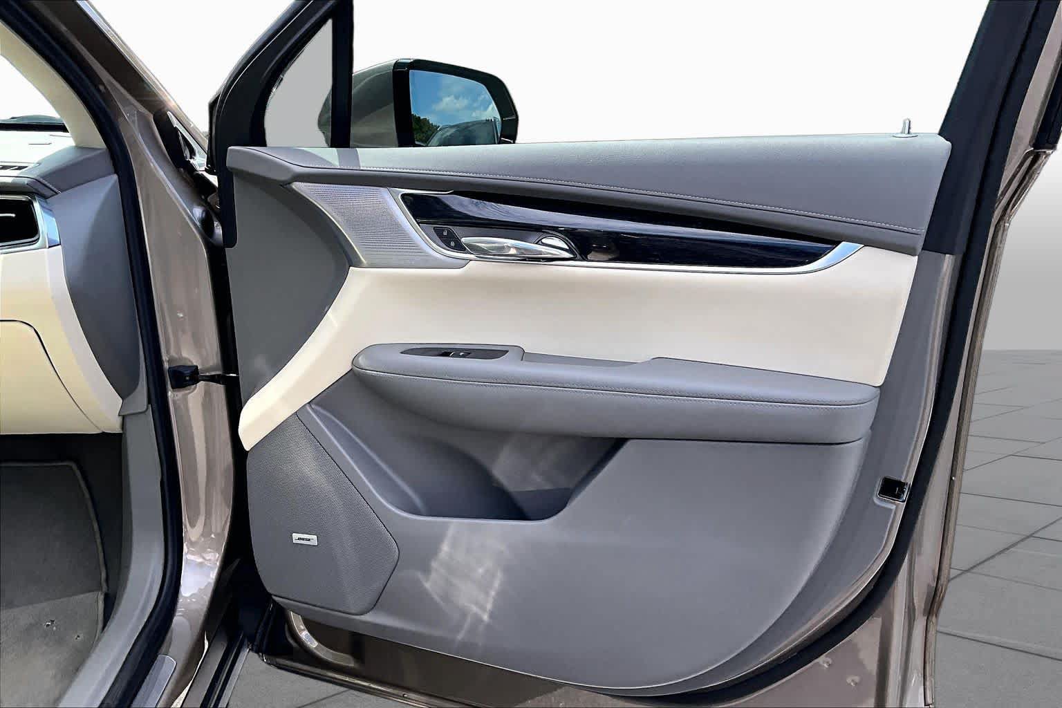 Used 2023 Cadillac XT6 Premium Luxury FWD image 23